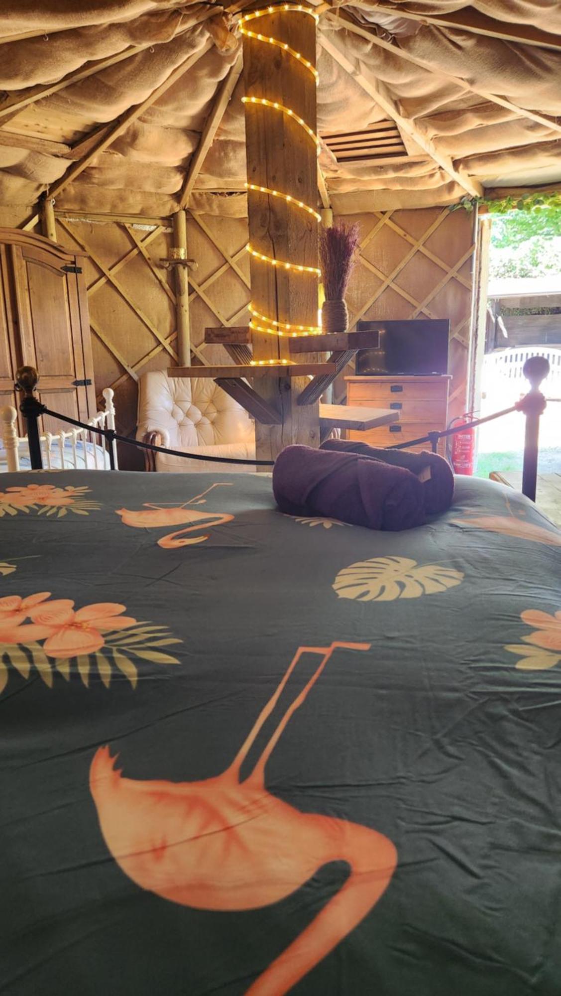 Vigo Retreat Boat Yurt Bed & Breakfast Wrotham Bagian luar foto