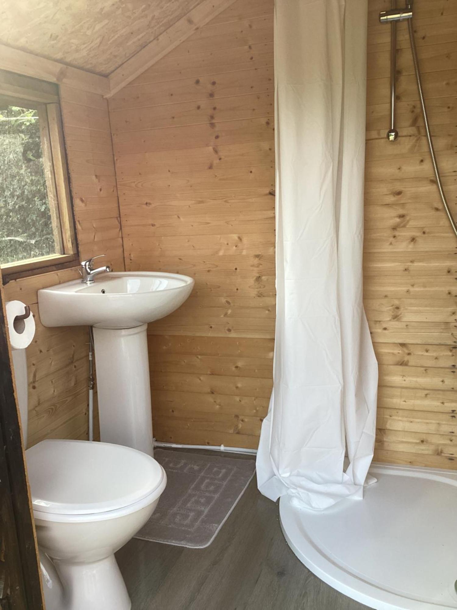 Vigo Retreat Boat Yurt Bed & Breakfast Wrotham Bagian luar foto